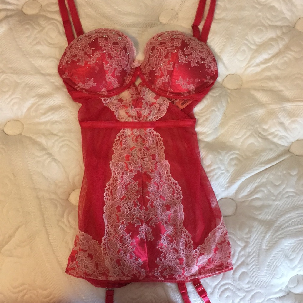 NWT Red Victoria's Secret Lingerie 32DD